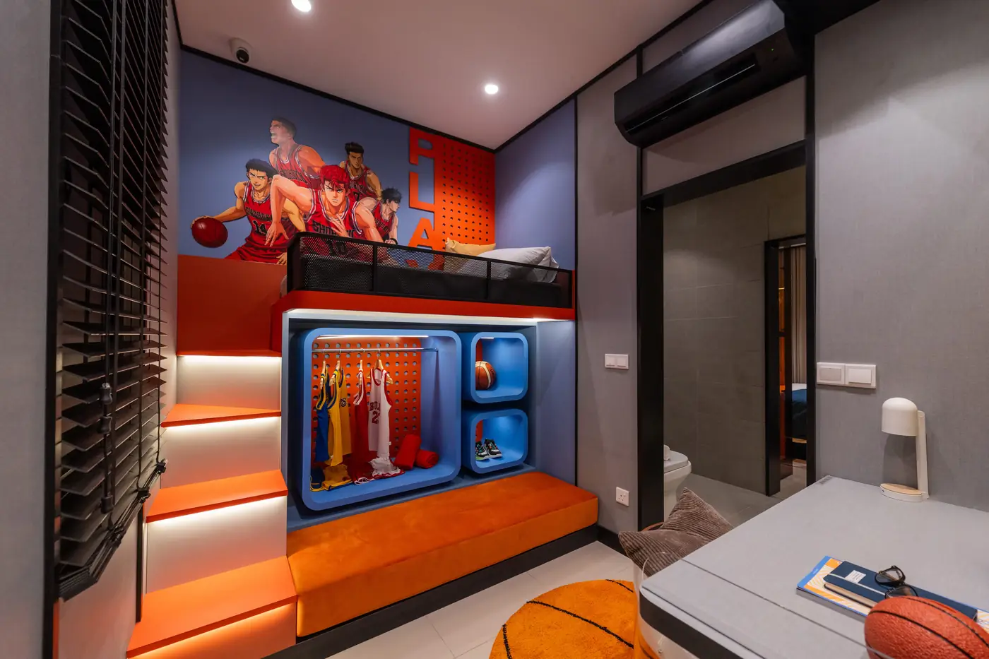 Show unit bathroom with full-height tiling